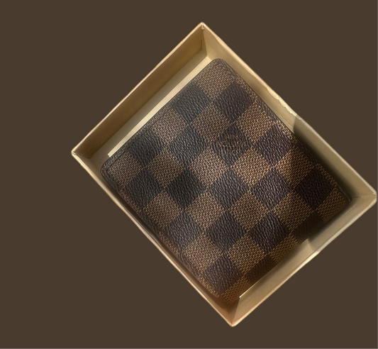 Authentic piece from Louis Vuitton. Louis Vuitton Slander Damier Wallet

100% Authentic